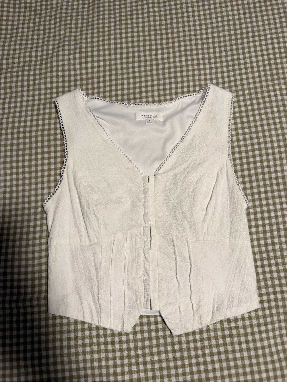 iris White Sleeveless V-Neck Button-Front Camisole